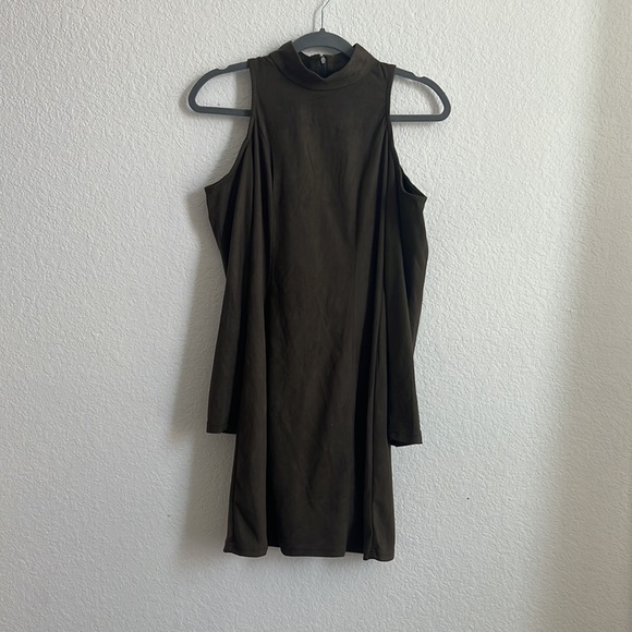 LUMIERE Dark Green Velvet Dress - Picture 2 of 4
